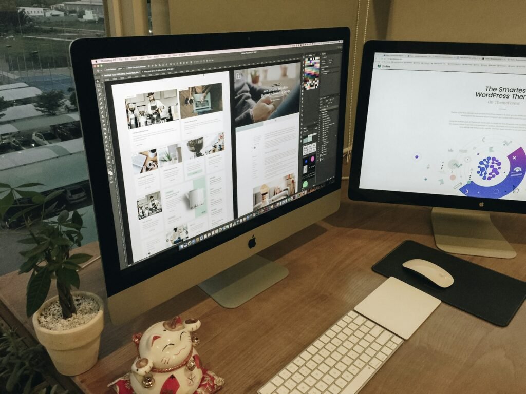 Poste de travail d’un webdesigner qui crée un site WordPress