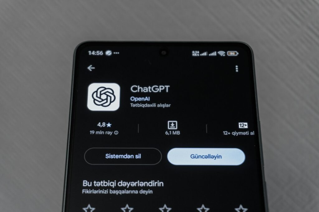 Application ChatGPT ouverte sur un smartphone
