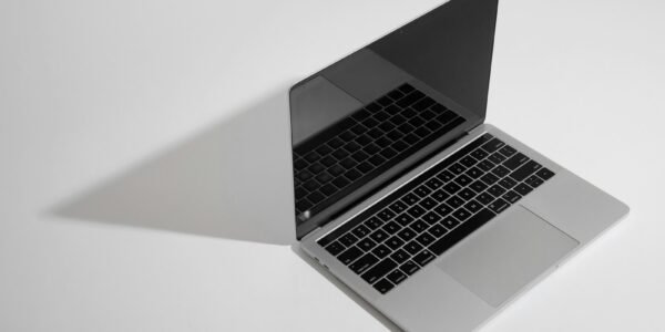 Lire la suite à propos de l’article Créer un site web gratuit avec l’IA : ce que ça vaut vraiment