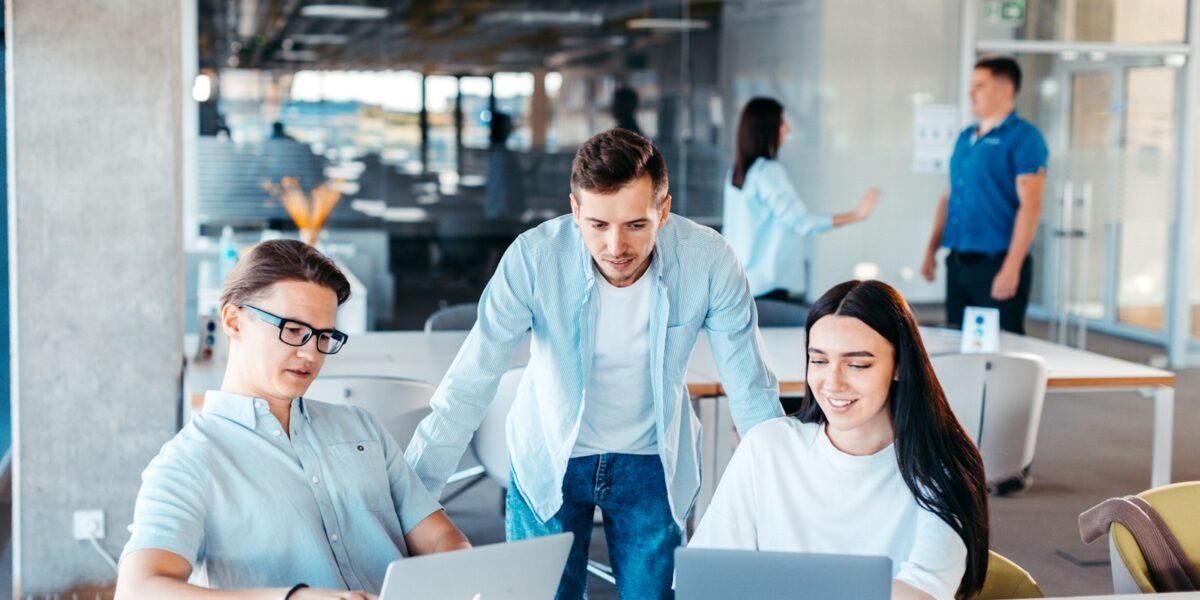 Lire la suite à propos de l’article Devenir consultant IA freelance : par où commencer (sans être développeur)