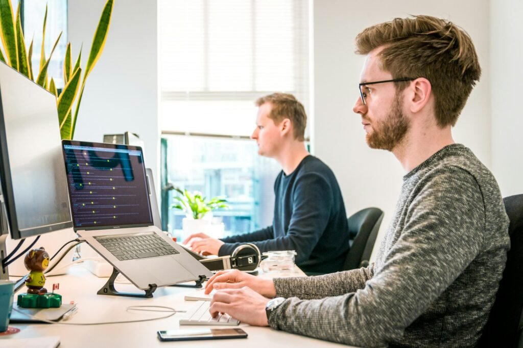 Freelances qui livrent des services boostés par l’IA